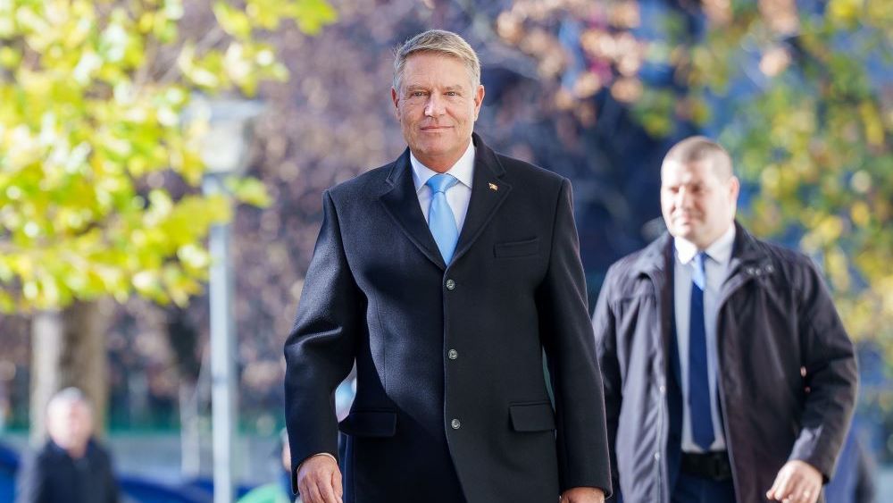 Klaus Iohannis, mesaj de Ziua Națională, în plină criză politică: Ne aflăm în fața unei decizii existențiale. Alegem fie o ţară a libertăţii, fie prăbuşirea într-o izolare toxică