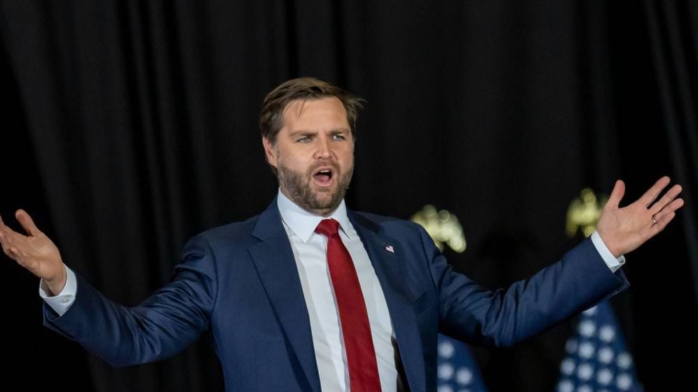 Bloomberg: JD Vance ar trebui să ceară scuze României