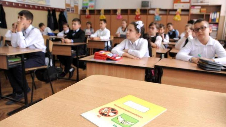 Mihai Sora: Tot ce se intampla legat de manualele scolare sta sub semnul amatorismului, al nepriceperii infatuate