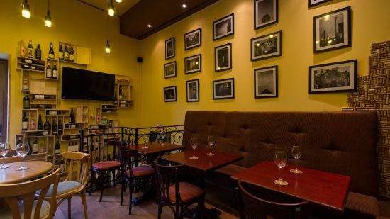 Povestea unui business de familie inspirat de via bunicilor: wine barul inceput cu 20.000 de euro