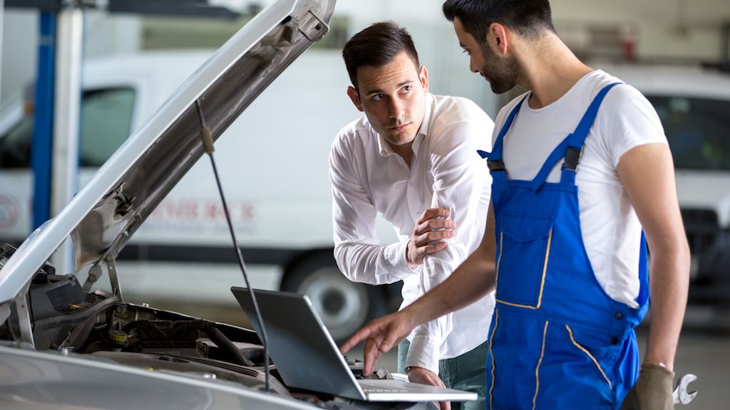 Samsarii de masini nu sunt atrasi de masini electrice sau hibride. Una din zece masini au km dati inapoi