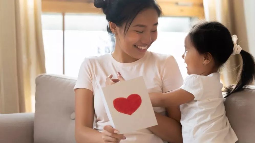 Pași importanți în deblocarea crizei personalului filipinez: Familiile de români pot aduce mai ușor bone filipineze, după simplificarea procesului de vize