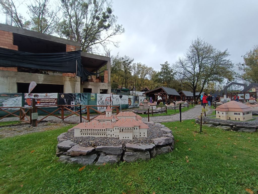 GALERIE FOTO: Parcul Mini Transilvania sau cum să faci un tur în Ardeal în mai puțin de o oră - Imagine 3