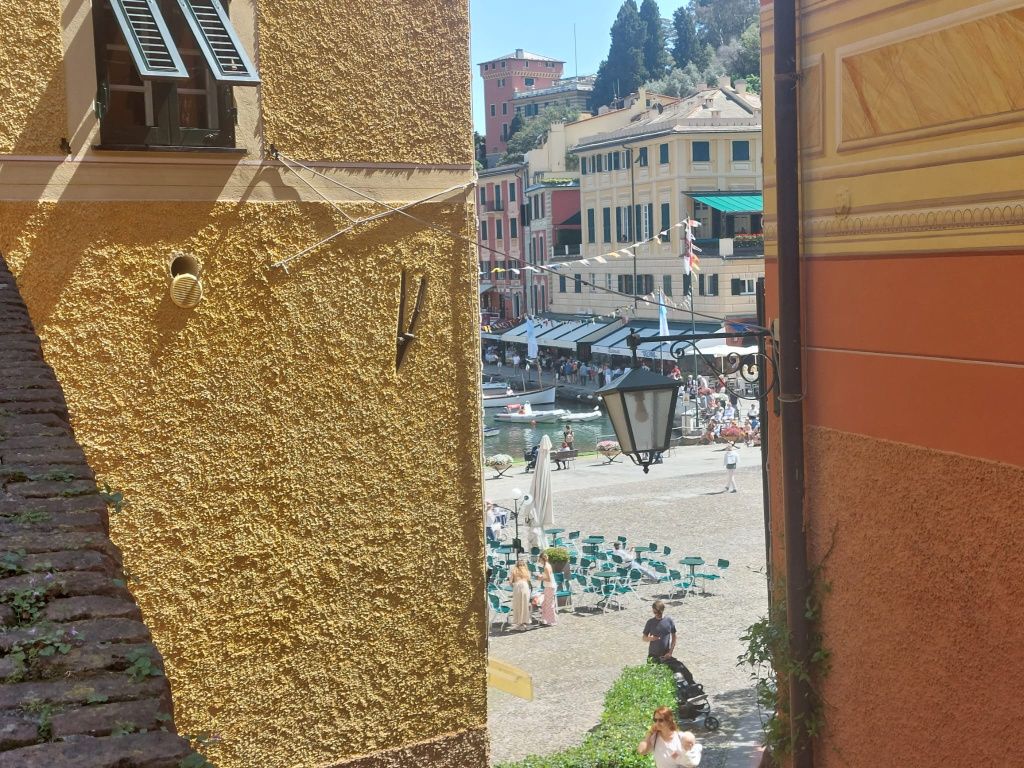 Vizită în Portofino: cum îți poți "žgăsi dragostea" pentru Riviera Italiană în orașul iu - Imagine 20