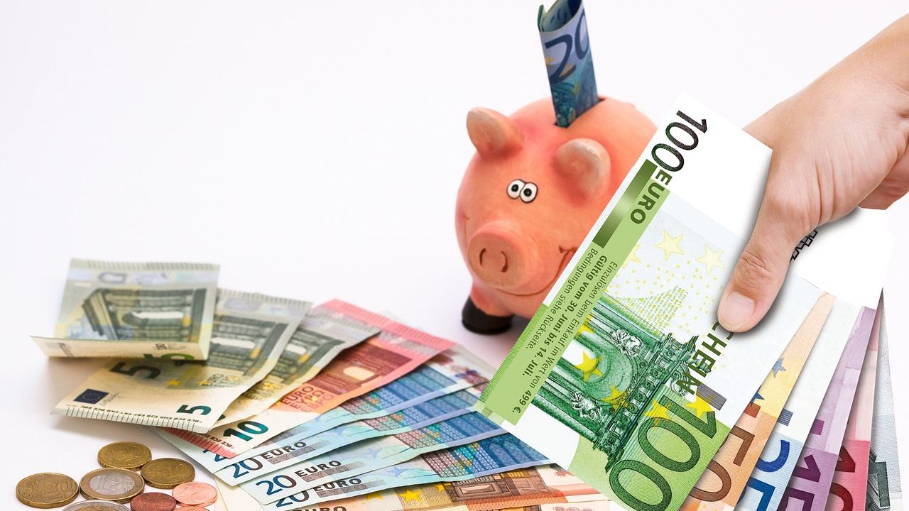 Rectificarea bugetara de vara: Minus la investitiile cu finantare europeana si multe plusuri la salarii, asistenta sociala si subventii