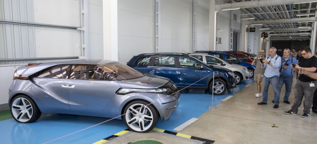 [FOTO] Colecția Dacia de care puțini știu: Cum arată "žmuzeul" de la Titu - Imagine 20