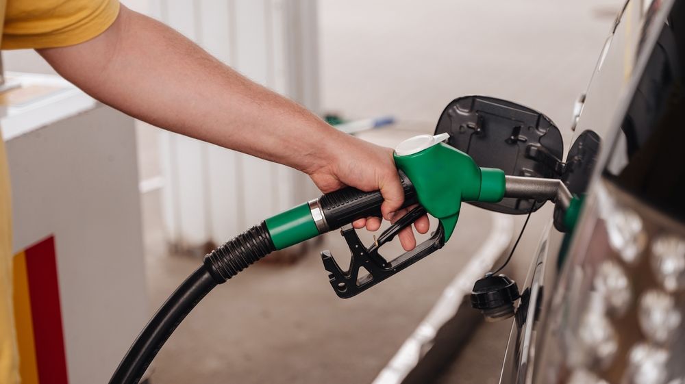 Guvernul a amânat ședința în care urma să adopte ordonanța pentru limitarea adaosului comercial la carburanți