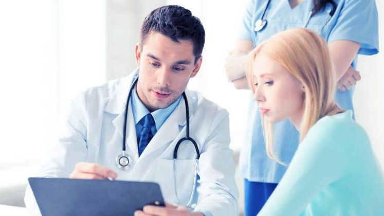 Salarii de 7.000 de euro pentru medicii care pleaca in strainatate