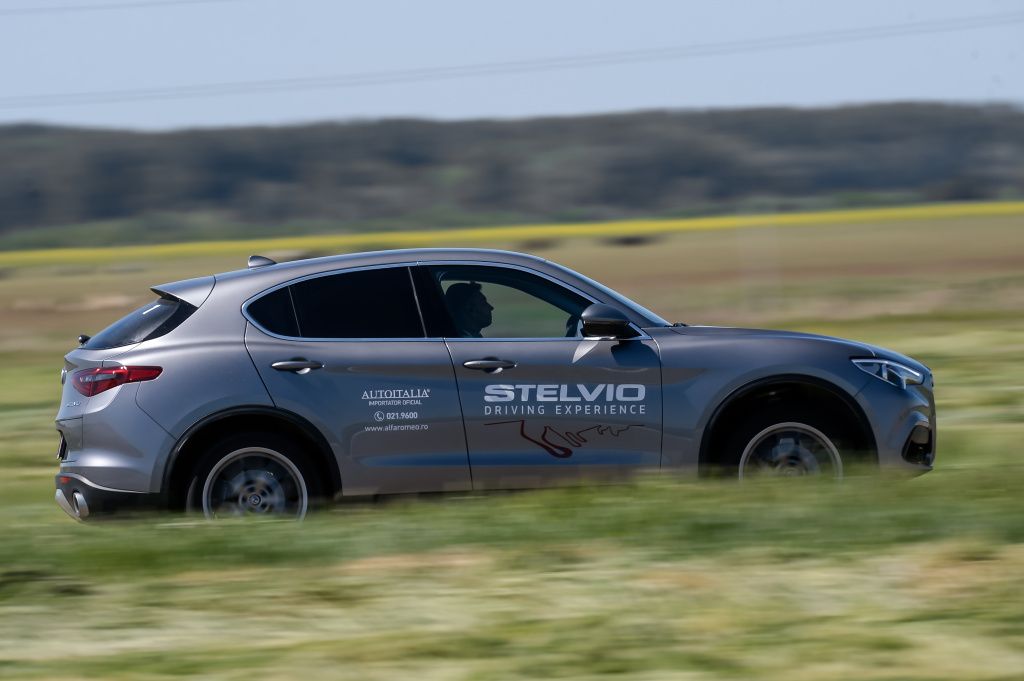 Alfa Romeo Stelvio - Imagine 3