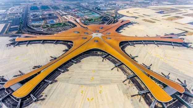 China a inaugurat un mega-aeroport sub forma de stea de mare