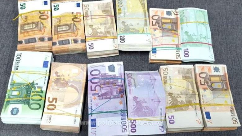 Femeie prinsa la vama Giurgiu cu 240.000 de euro ascunsi pe corp