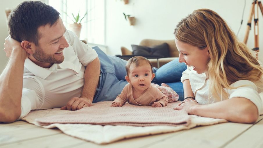 Salariatii care au copii mici vor putea cere angajatorului un program de lucru flexibil