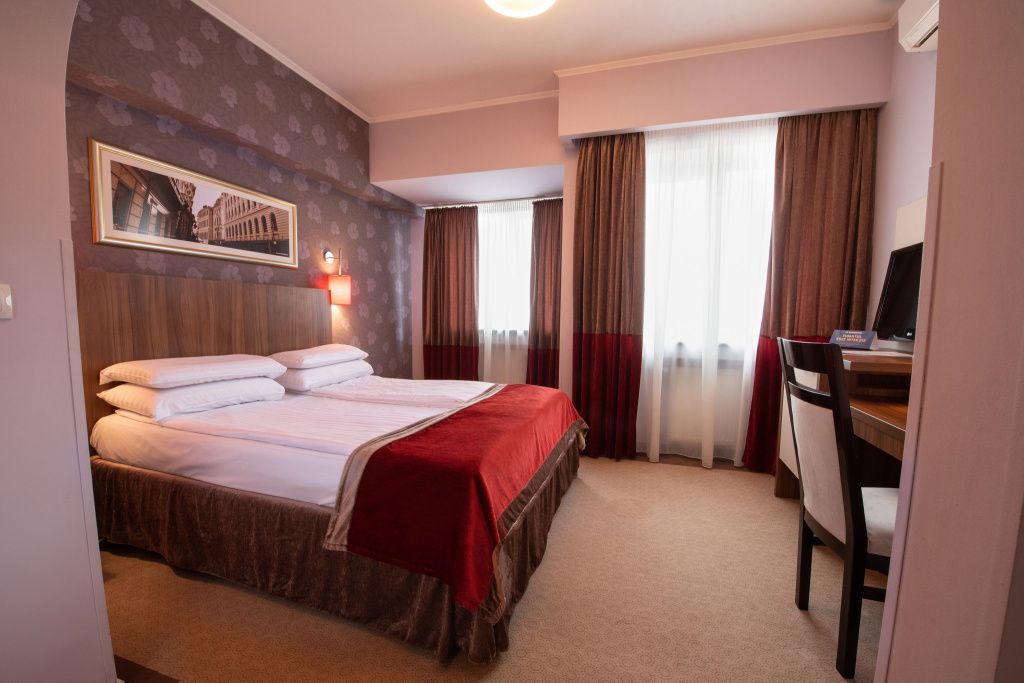 Hotelul Ambasador din Capitală are un nou proprietar! Hotelul va fi renovat și deschis sub un alt - Imagine 13