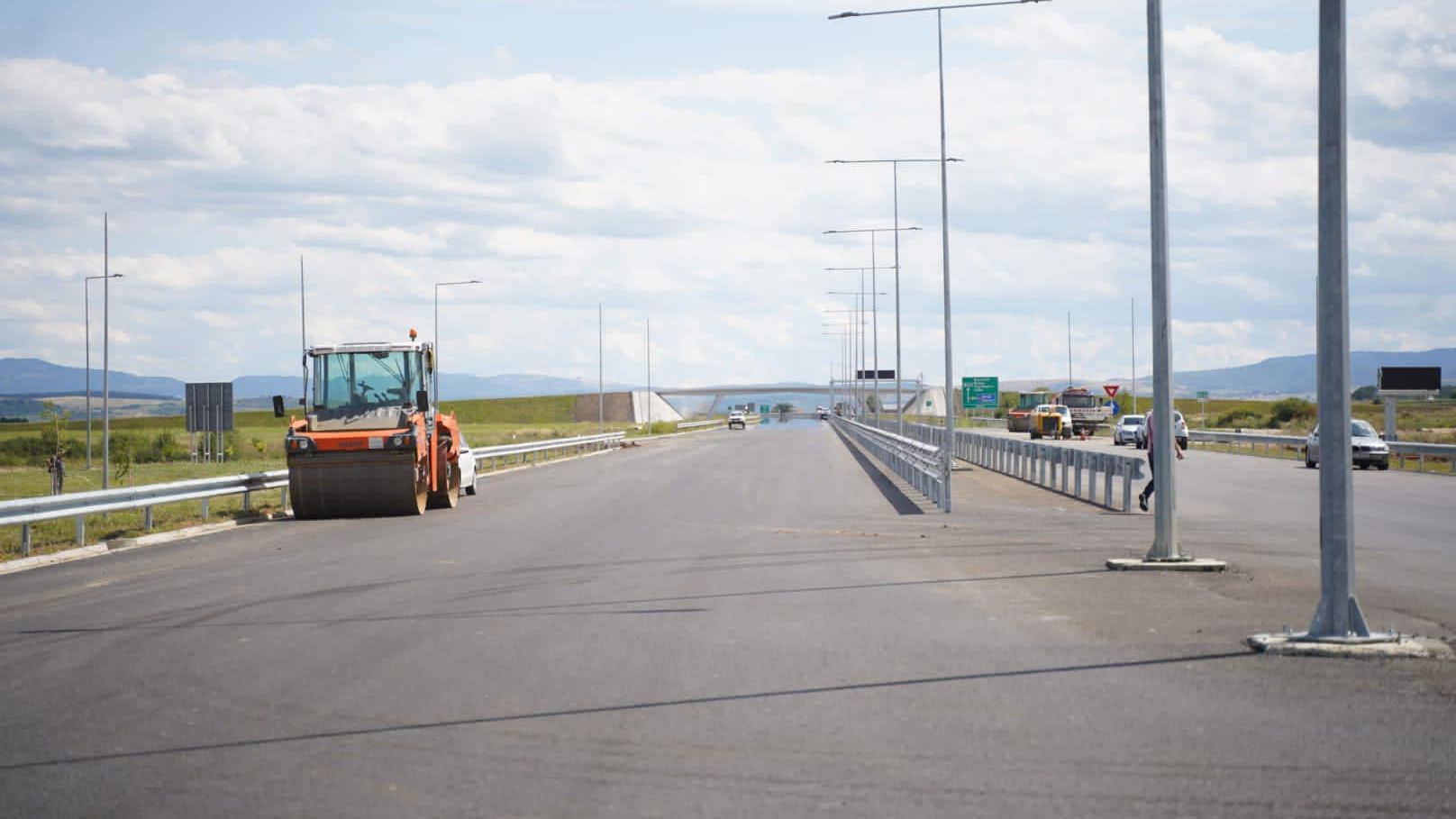 Autoritățile promit 2.000 de kilometri de autostradă până în 2030. Cum stau țările vecine