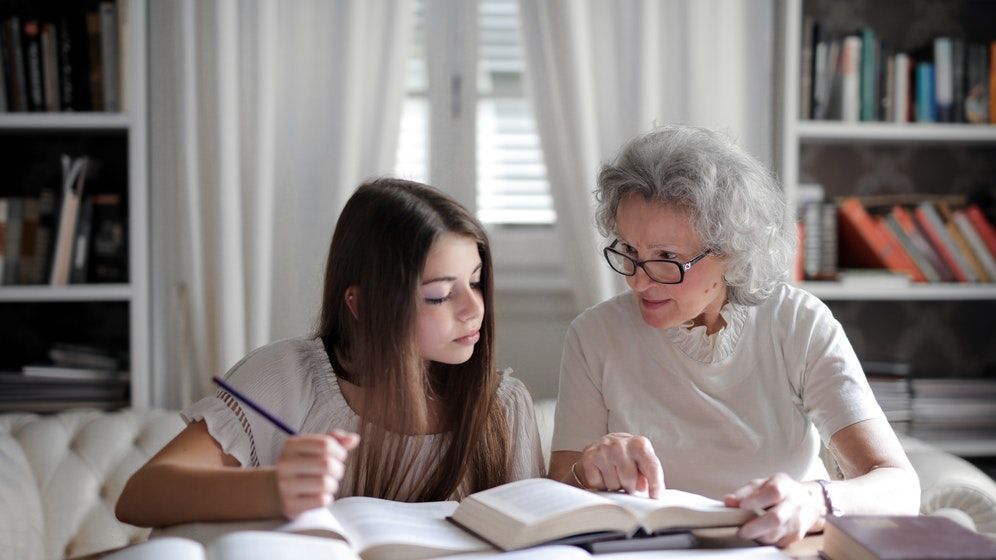 Cât mai plătesc părinții pentru meditațiile copiilor. Cererea de lecții suplimentare este în creștere