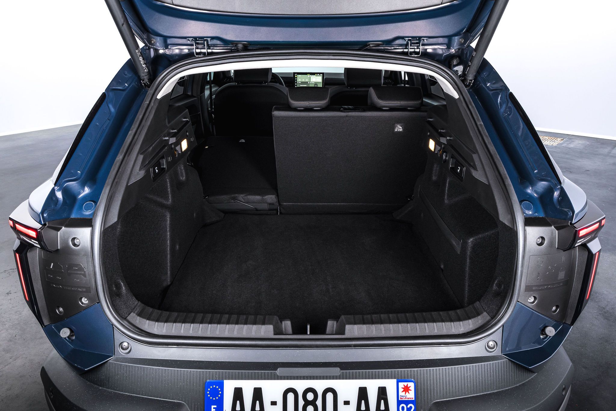 Când ar putea fi lansată Dacia Striker electrică. Care este principala problemă - Poza 12
