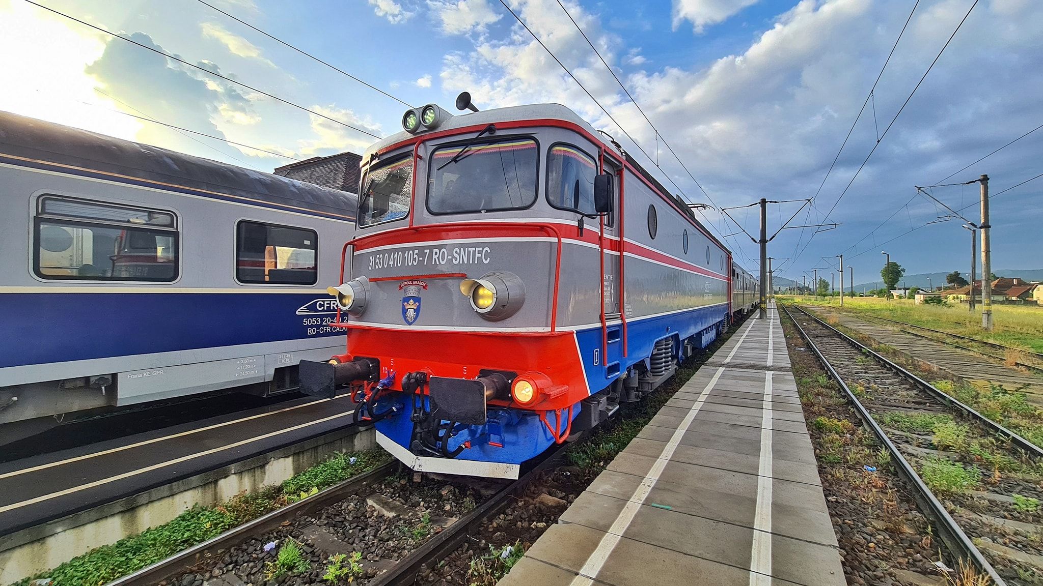 În vacanță cu trenuri charter: agențiile de turism pot vinde bilete CFR