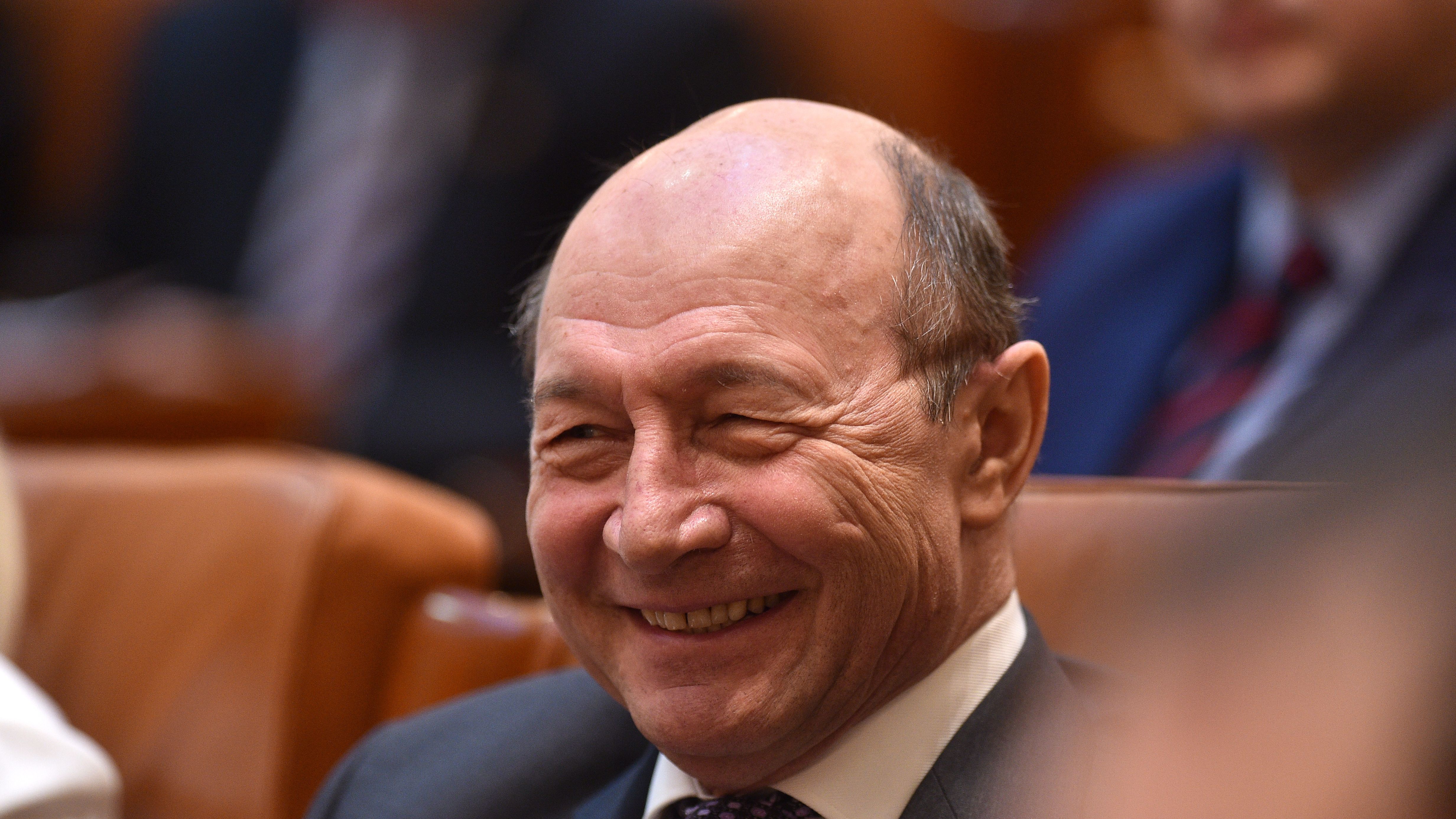 Traian Băsescu candidează, oficial, la Primăria Capitalei. Eugen Tomac anunţă începerea campaniei de strângere de semnături