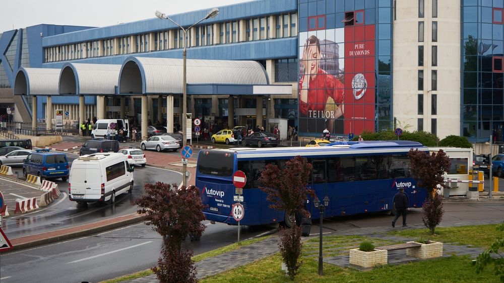 Anchetă la Vama Aeroportului Otopeni: Au dispărut aproape 700.000 de euro. În sac au rămas doar o bancnotă și coli de hârtie