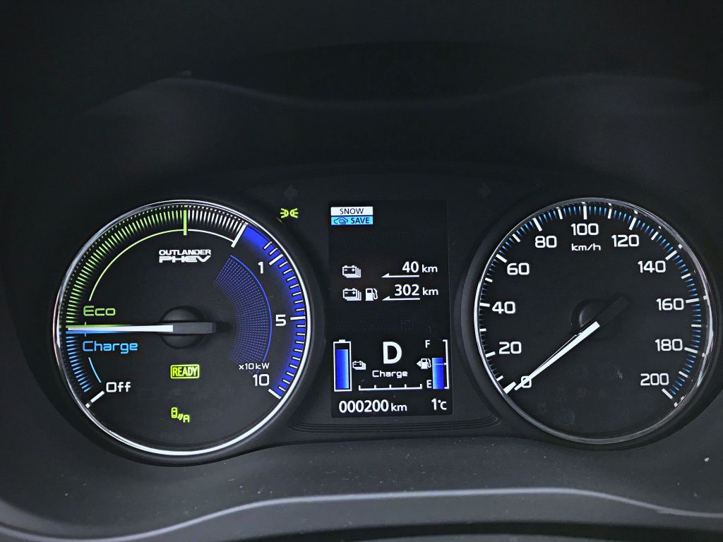 Mitsubishi Outlander PHEV - Imagine 13