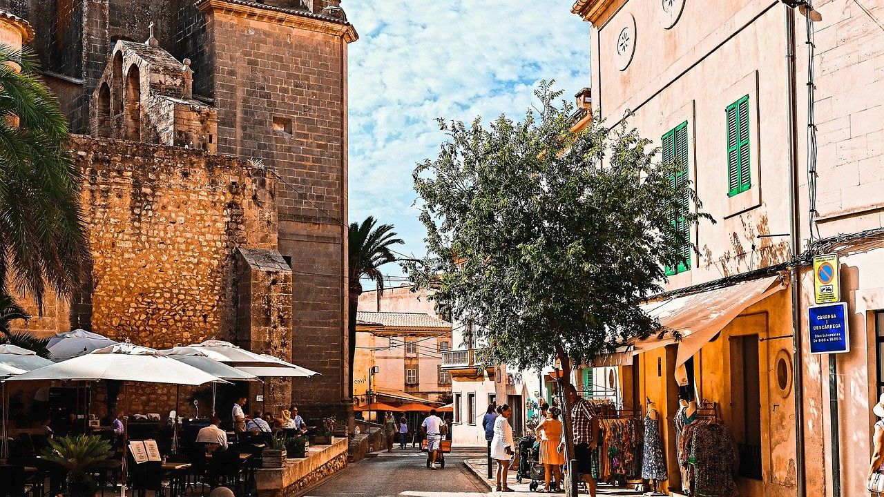 O stațiune turistică, vizitată și de români, reduce capacitatea de cazare. Care este motivul