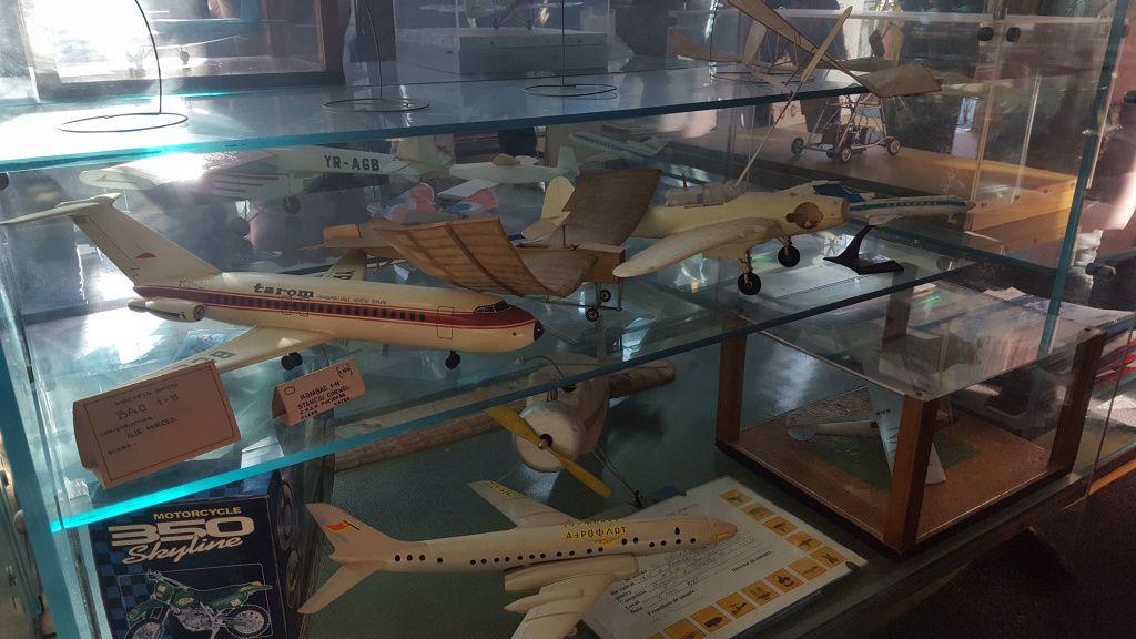 Muzeul Aviatic din Pucioasa - Imagine 2