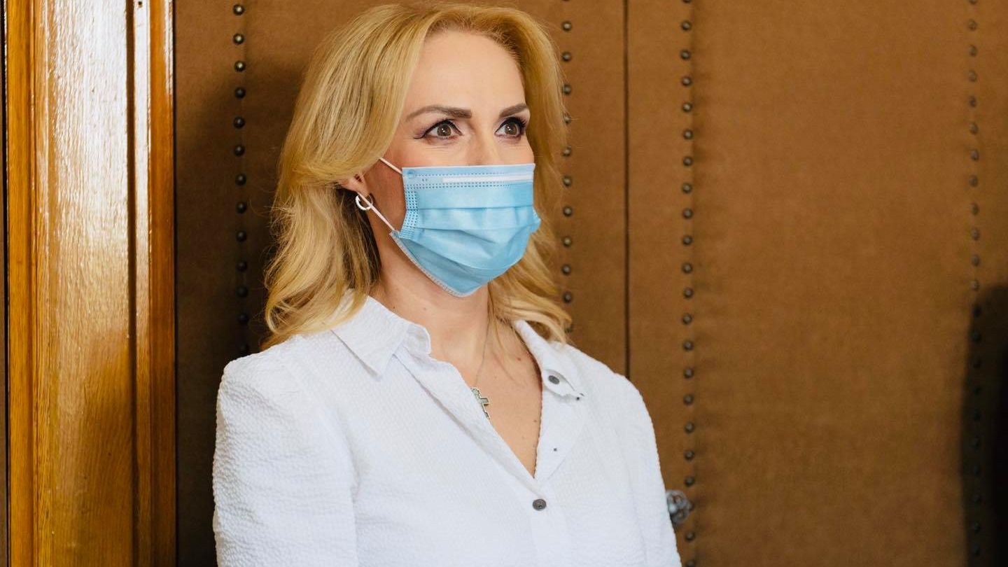 Gabriela Firea: Marţi începe programul de acordare a unui stimulent financiar pentru donatorii de plasmă vindecaţi de COVID-19