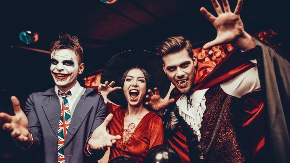 Mai multe cluburi din București, amendate cu zeci de mii de lei pentru petreceri de Halloween