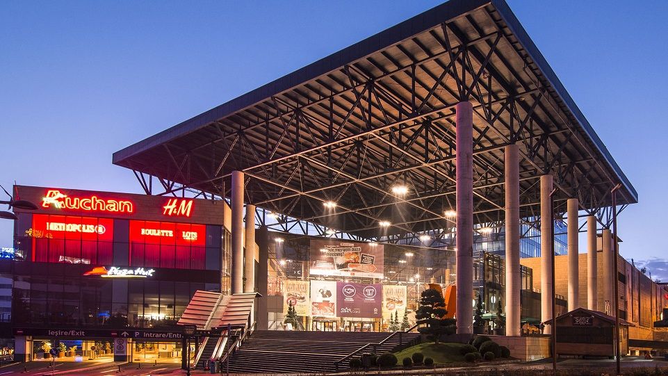 Din ce în ce mai puțini români în mall-uri