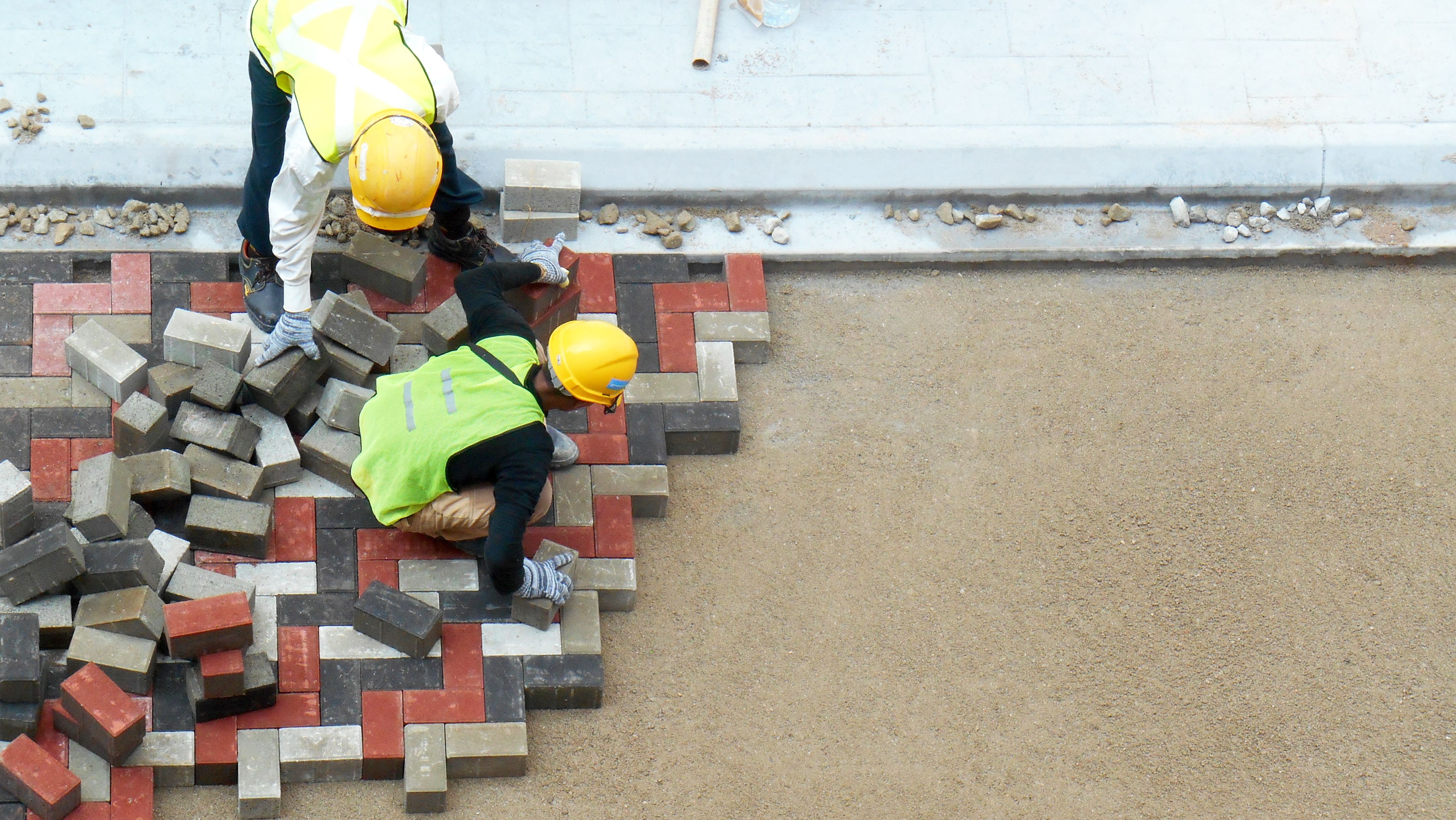 Șeful celui mai mare producător de borduri din România: Sper că finanțările proiectelor publice se vor relua în jumătate de an