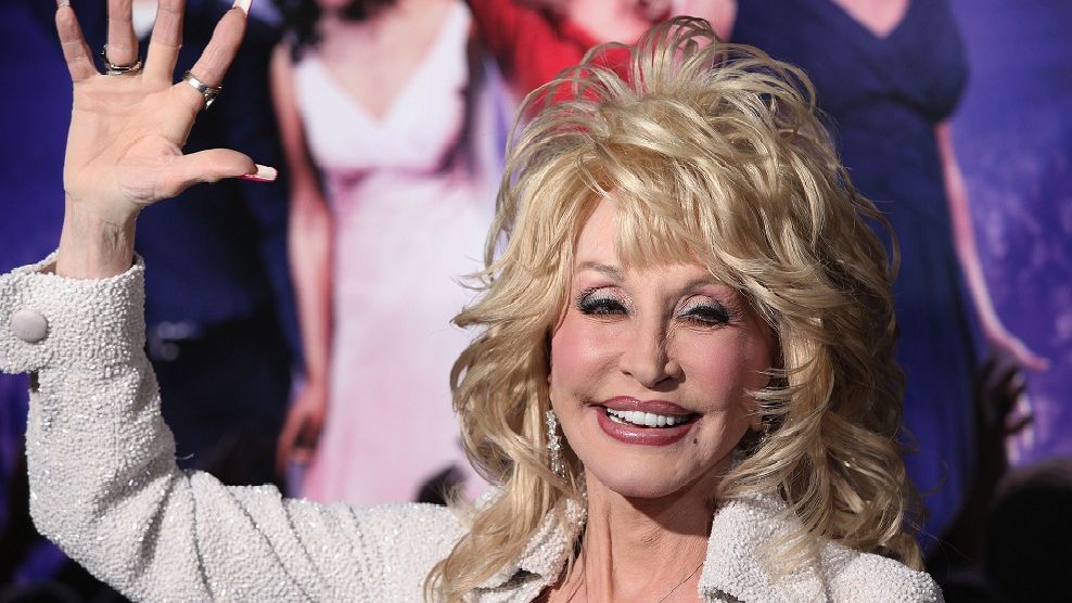 Coronavirus: Dolly Parton a contribuit cu un milion de dolari la dezvoltarea vaccinului laboratoarelor Moderna