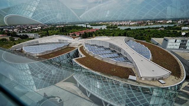 OMV Petrom a finalizat primul parc fotovoltaic care furnizează energie verde pentru operațiunile proprii