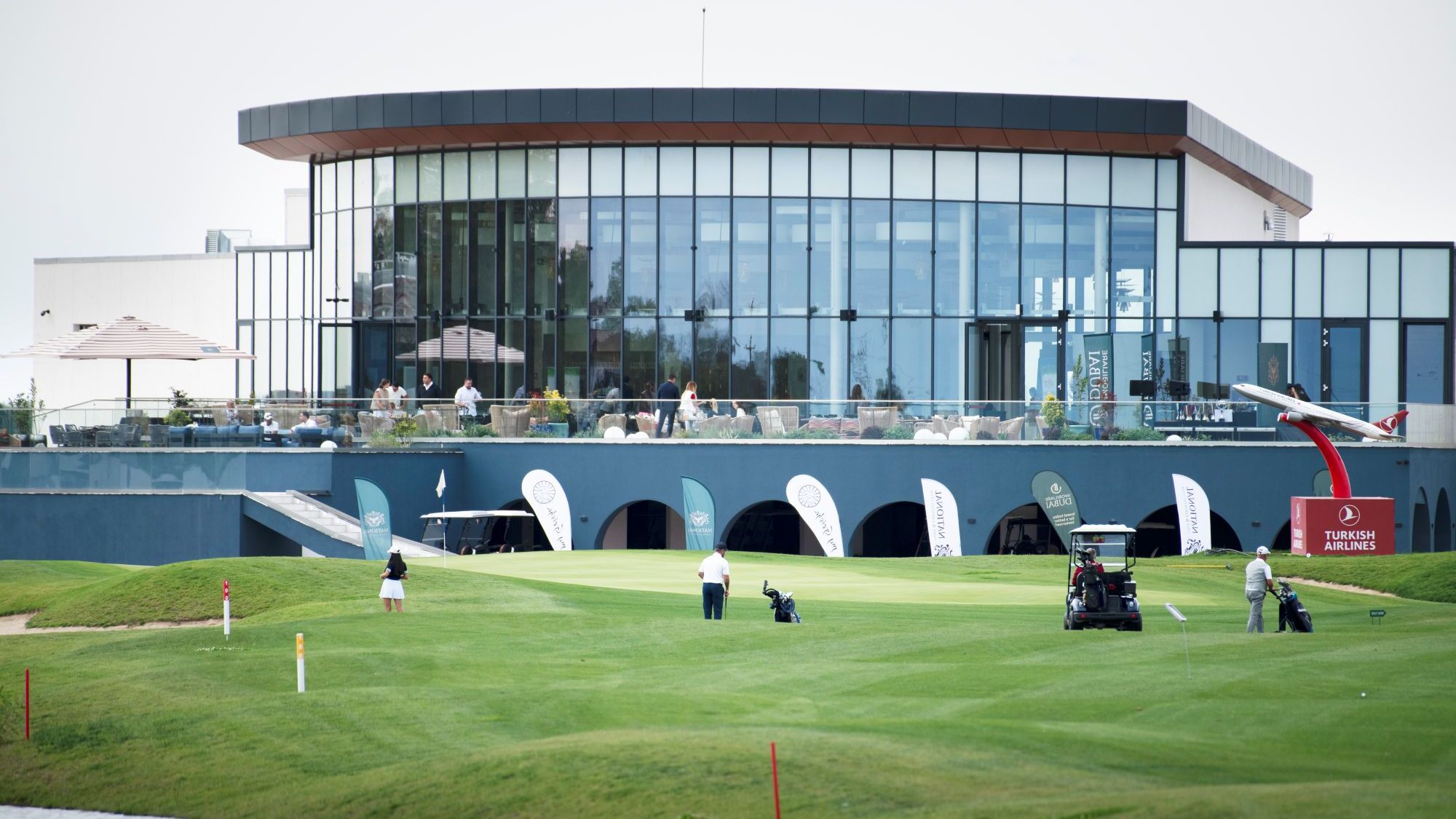 FOTO | Cel mai mare club de golf din Europa de Sud-Est se deschide în România. Vine cu vile de lux și apartamente. Investiție masivă