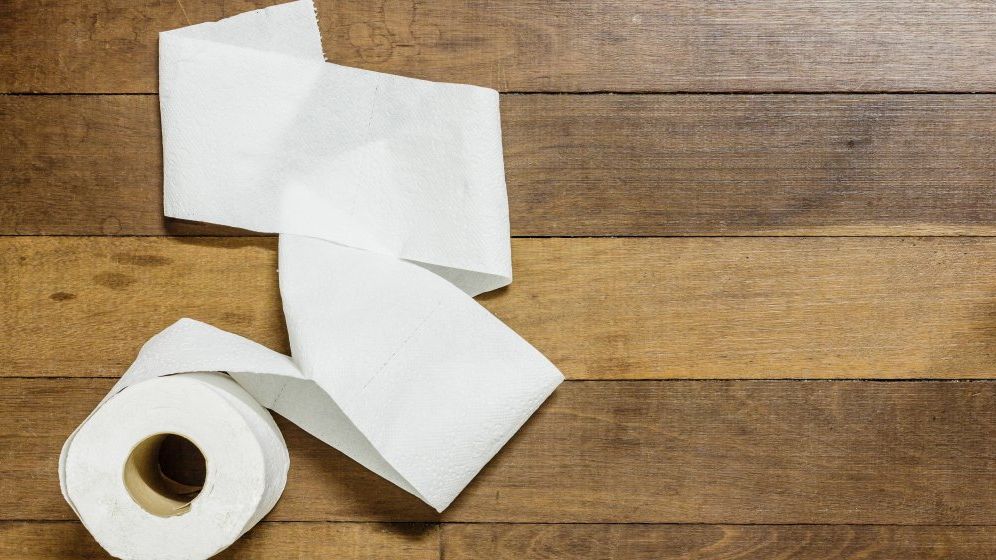 Adevăratul motiv pentru care oamenii fac stocuri de hârtie igienică și arme