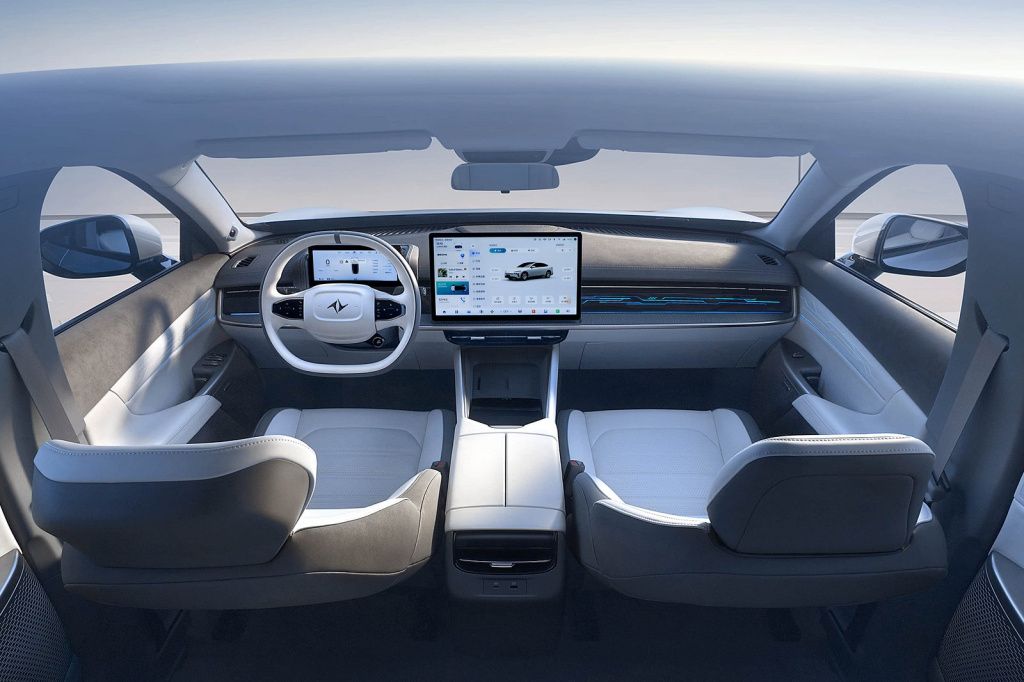 GALERIE FOTO | Dongfeng 007 are uși de Lamborghini și un nume infinit - Imagine 11