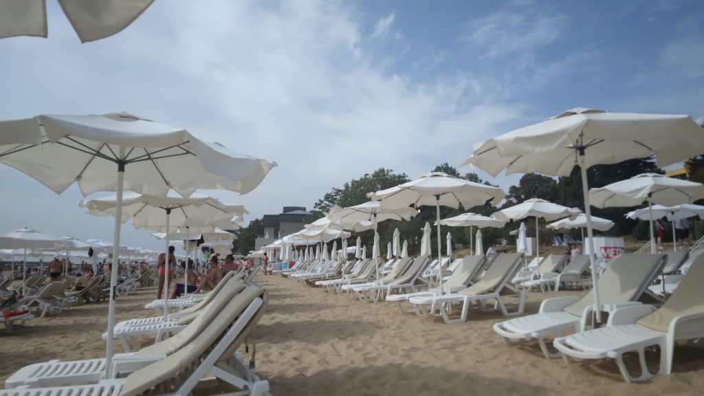 GALERIE FOTO | Golden Sands sau, mai degrabă, "žRomanian Sands": cât costa un sezlong într-una - Imagine 9
