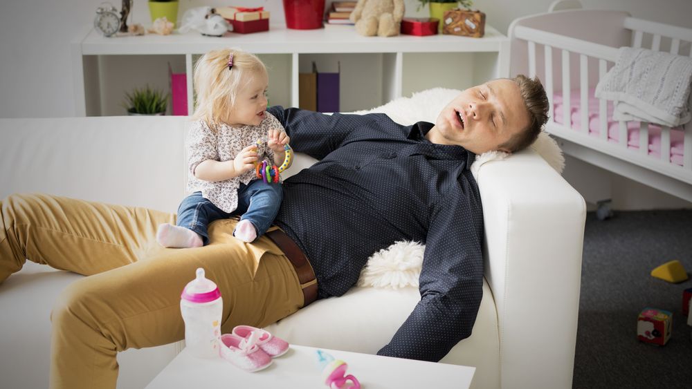 3 greseli frecvente la birou iti pot afecta sanatatea. Ce solutii exista