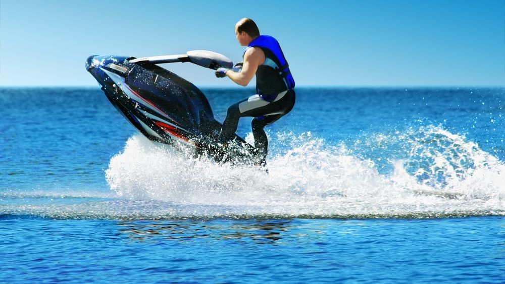 Noi reguli pentru cei care practica sporturi nautice la Marea Neagra
