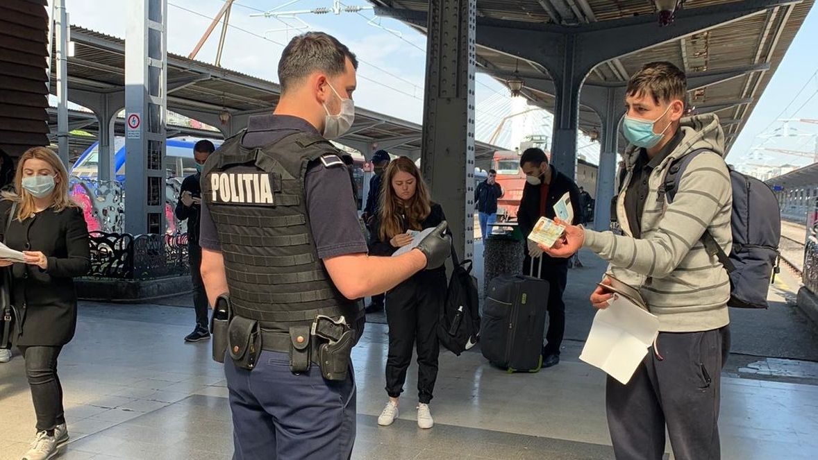 Controale la măști în mijloacele de transport în comun din București. De săptămâna viitoare, se vor da și amenzi