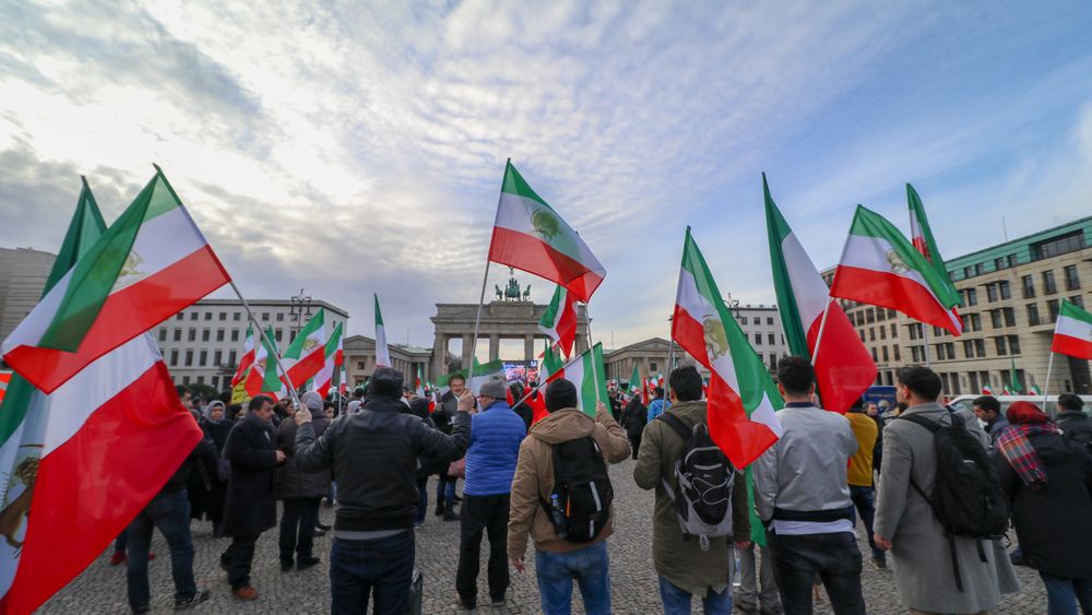 Fortele de ordine din iran au tras cu munitie de razboi in protestatari