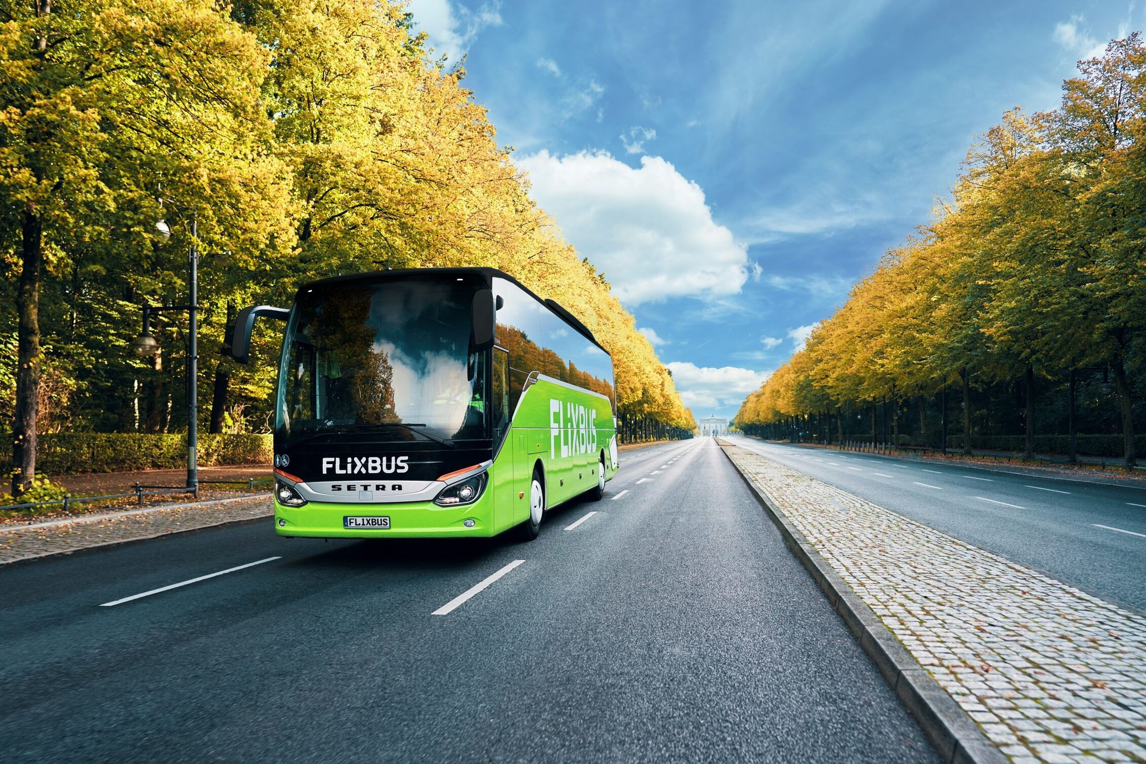 FlixBus lansează noi rute pentru sezonul estival: curse către litoral, Delta Dunării, Grecia și Bulgaria. Cât costă biletele