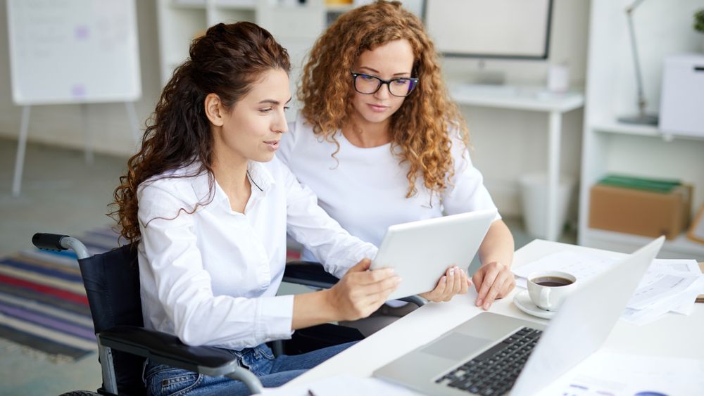 Angajatii cu handicap, o categorie deloc de ignorat. Firmele primesc 2.250 de lei daca angajeaza persoane cu handicap