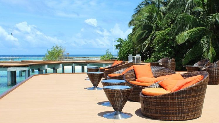 Companiile isi rasfata angajatii si ii trimit in vacante in Caraibe, Asia si Australia
