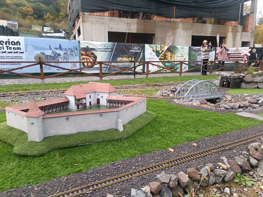 GALERIE FOTO: Parcul Mini Transilvania sau cum să faci un tur în Ardeal în mai puțin de o oră - Imagine 2