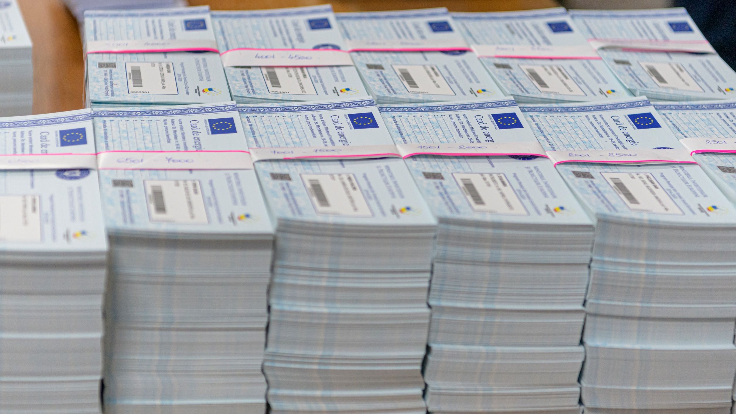 Cardurile de energie, distribuite românilor de la 1 februarie. Cum le primești și ce poți plăti cu ele în 2023