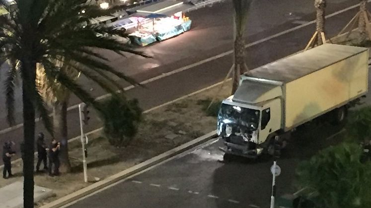 Promenade des Anglais, iluminata la un an de la atentatul terorist de la Nisa