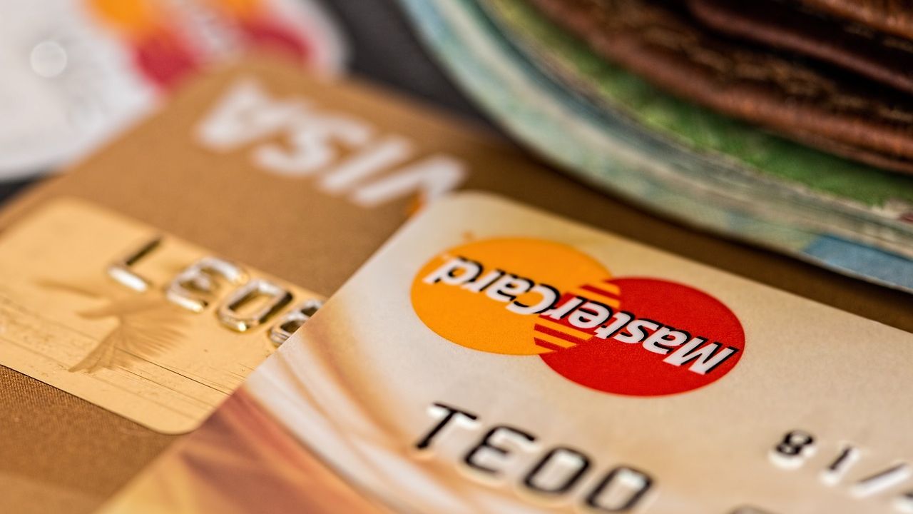 Extinderea legii cash-back la companiile din comertul en-gros: inca 30.000 de firme vor fi obligate sa accepte plata cu cardul