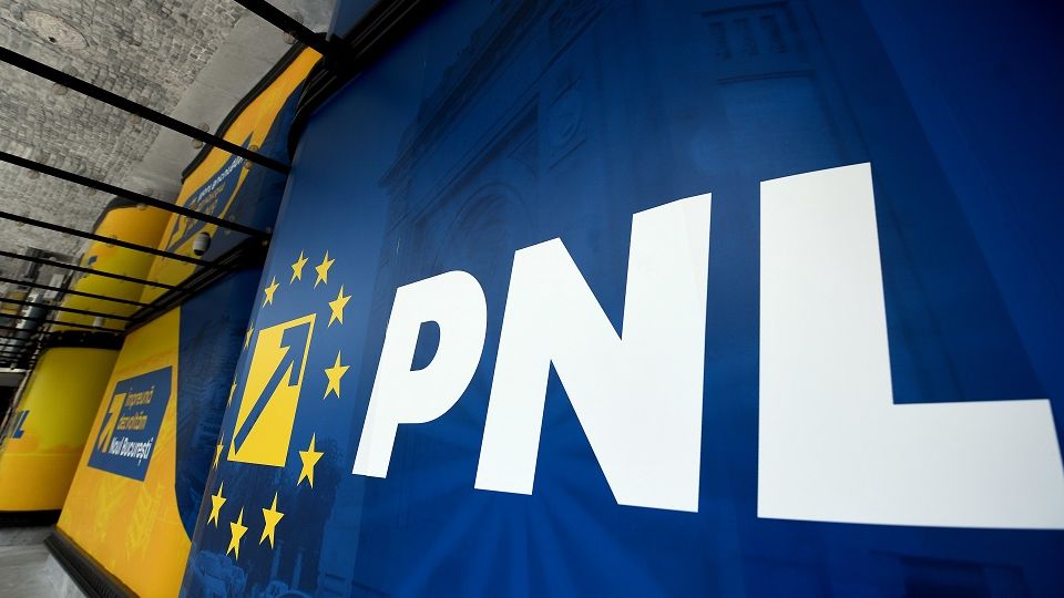 Nepotisme la PNL: Bani de la stat și funcții publice pentru cei care se ocupă de campania online a partidului
