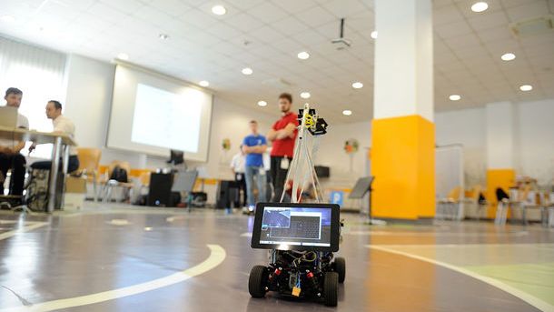 Continental provoaca studentii din Iasi la o noua competitie: construirea unei masini autonome