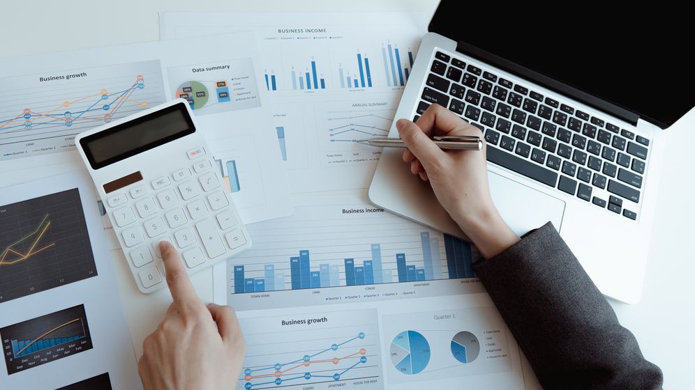 Economist: Anii care urmează vor fi mai dificili pentru economie, în special 2022